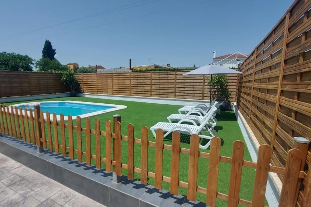 Chalet En El Aljarafe A 15 Min De Sevilla Екстериор снимка